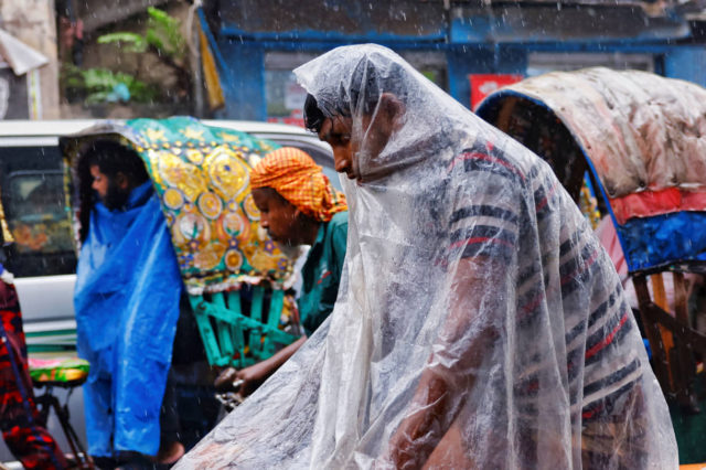 Bangladesh evacúa a miles de personas ante la llegada del ciclón Sitrang