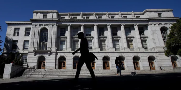 Grupos judíos de EE.UU. arremeten contra la Facultad de Derecho de Berkeley por antisemitismo