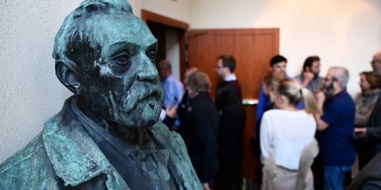 El embajador iraní en Suecia es excluido de la ceremonia del Premio Nobel