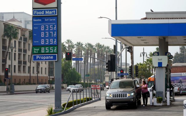 Biden dice que EE.UU. debe impulsar la producción nacional de petróleo