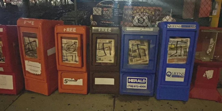 Periódicos de Nueva York son vandalizados con esvásticas