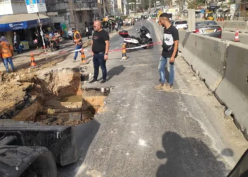 Se abre un socavón en la calle Bar Ilan de Jerusalén
