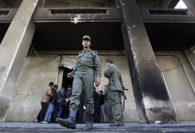 El régimen sirio quemó cuerpos durante la guerra civil para impedir que se identifiquen los cadáveres