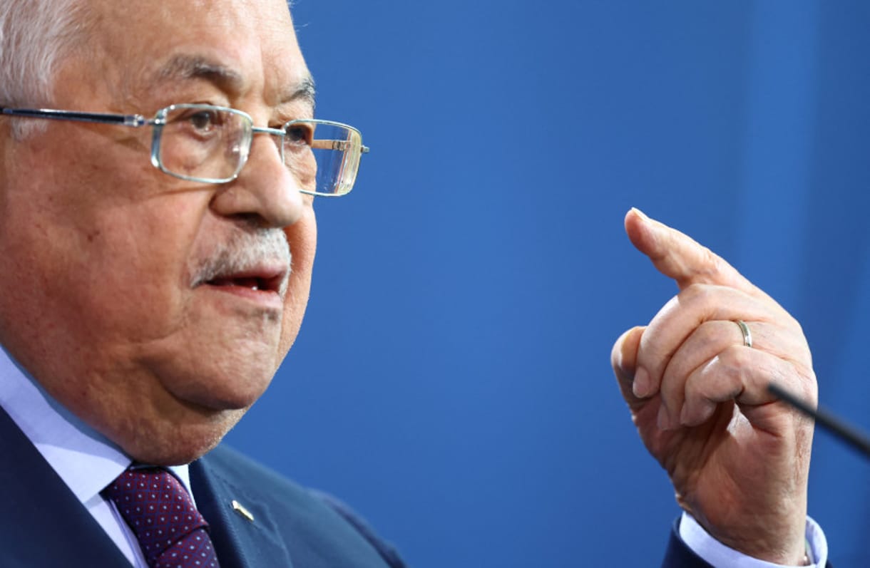 Yasser Arafat creía que Mahmoud Abbas conspiraba para deshacerse de él