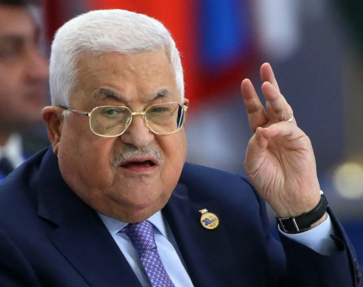 Yasser Arafat creía que Mahmoud Abbas conspiraba para deshacerse de él