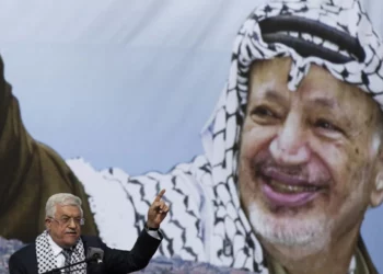 Yasser Arafat creía que Mahmoud Abbas conspiraba para deshacerse de él
