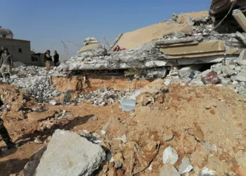 Un ataque aéreo contra un convoy de combustible cerca de la frontera entre Irak y Siria causa al menos 10 muertos