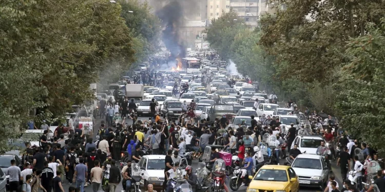 Irán intensifica la represión violenta contra los manifestantes