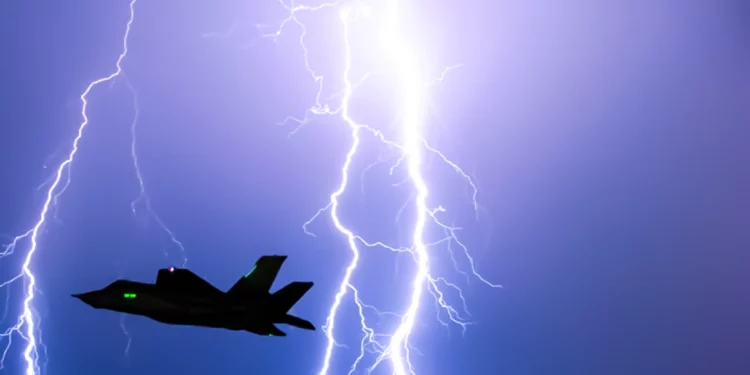 Los F-35A tienen prohibido volar en condiciones de tormenta eléctrica