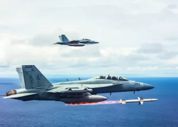 MiG-29 ucraniano dispara un misil antirradiación AGM-88 contra Rusia
