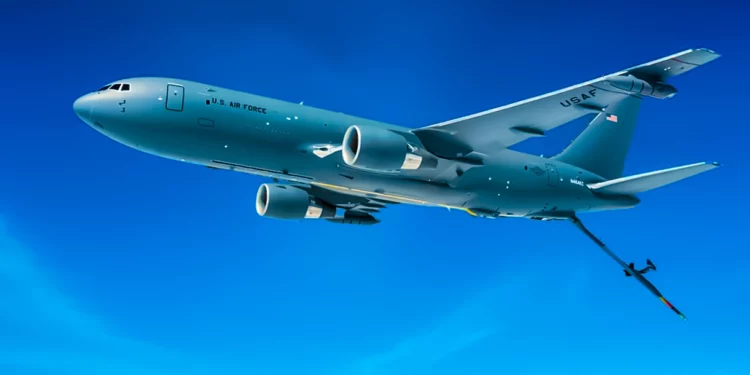 KC-46 bate el récord de vuelo en una misión de 36 horas