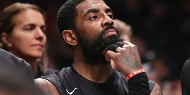 Jefe de la NBA presionará a Kyrie Irving para que se disculpe por promover una película antisemita