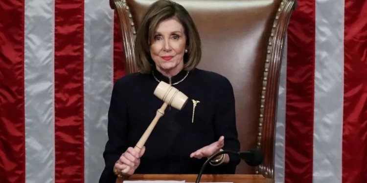 Pelosi anuncia renuncia como líder de la cámara de representantes