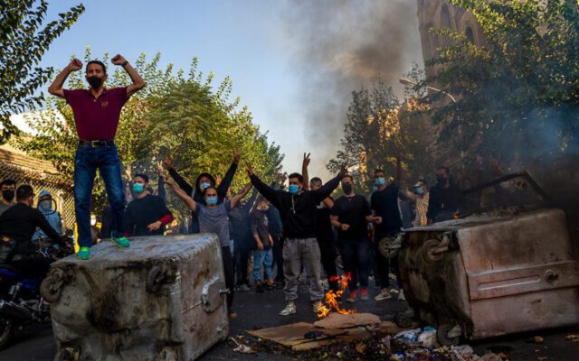 Las represiones en Irán causan la muerte de al menos 448 personas