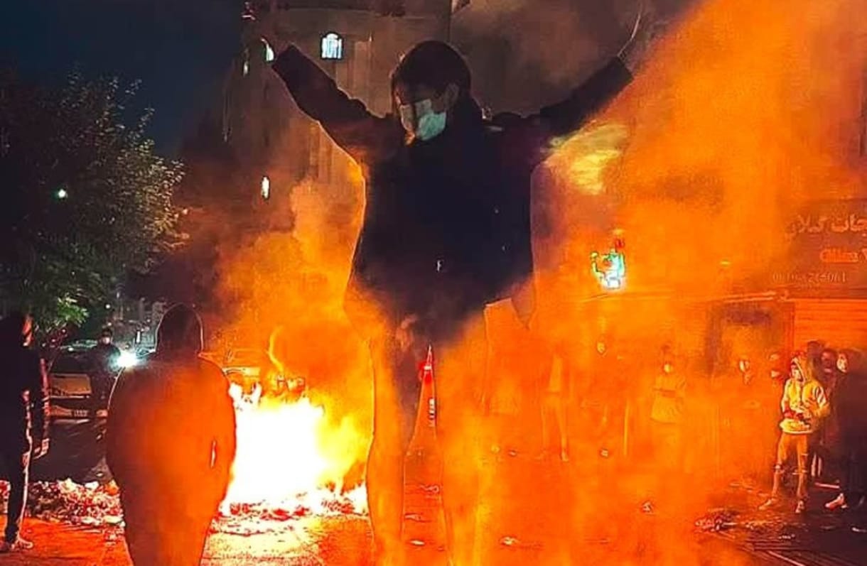 Funcionario iraní amenaza al Reino Unido por la cobertura de las protestas