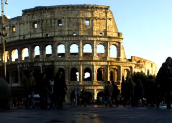 Hallan huesos de animales usados como armas por los antiguos romanos en el Coliseo