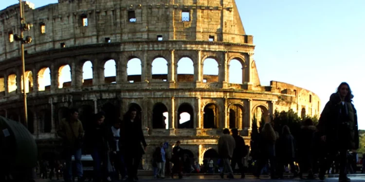 Hallan huesos de animales usados como armas por los antiguos romanos en el Coliseo