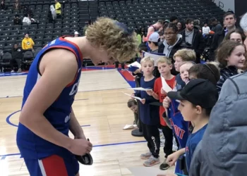 Judíos ortodoxos acuden en masa a ver a los aspirantes a la NBA
