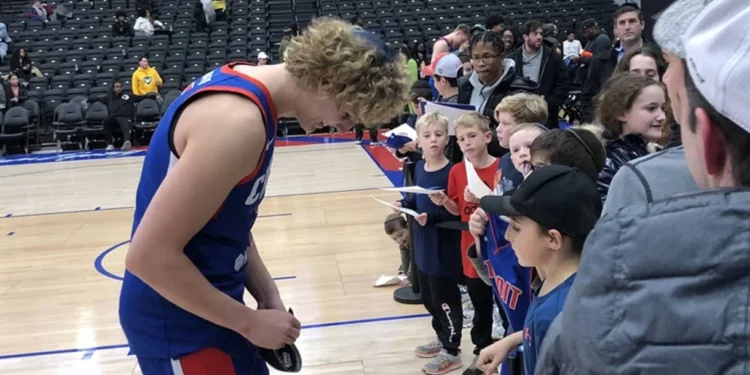 Judíos ortodoxos acuden en masa a ver a los aspirantes a la NBA