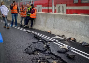 Se abre un segundo socavón en la principal autopista de Tel Aviv
