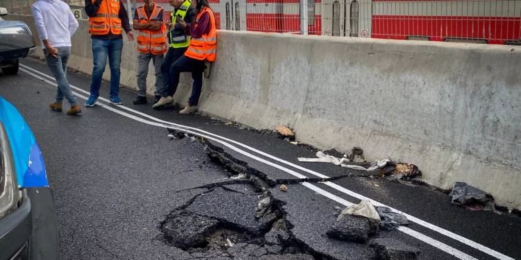 Se abre un segundo socavón en la principal autopista de Tel Aviv