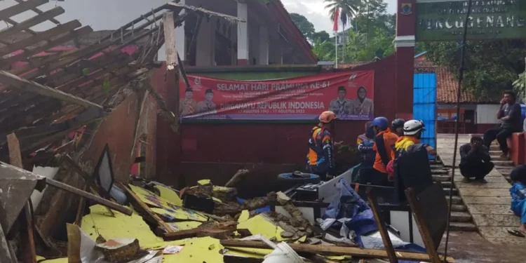 Terremoto en Indonesia deja al menos 162 muertos y cientos de heridos