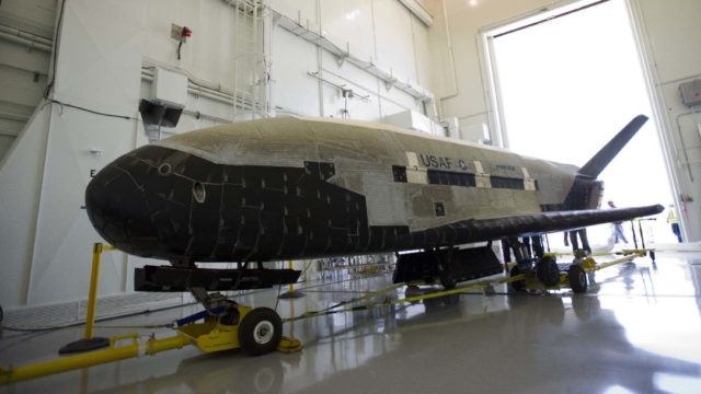 El X-37B de la Fuerza Espacial lleva 900 días en órbita