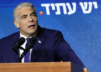 Lapid se retira de la conferencia de la ONU sobre el clima tras su aparente derrota electoral