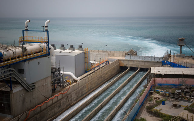 Israel, Jordania y los EAU firman un acuerdo para intercambiar energía solar por agua desalada