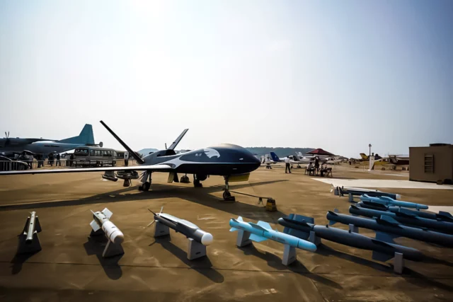 China presenta un nuevo y gigantesco dron que podría marcar el futuro de la guerra aérea