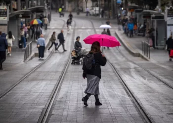 Fuertes lluvias provocan inundaciones en ciudades del centro de Israel