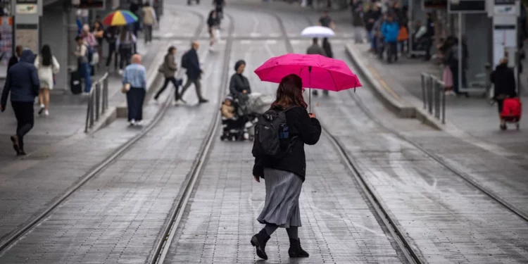 Fuertes lluvias provocan inundaciones en ciudades del centro de Israel