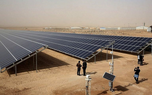 Israel, Jordania y los EAU firman un acuerdo para intercambiar energía solar por agua desalada