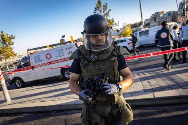 Víctima del atentado en Jerusalén permanece en estado crítico