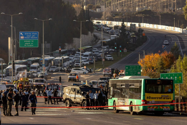 Víctima del atentado en Jerusalén permanece en estado crítico