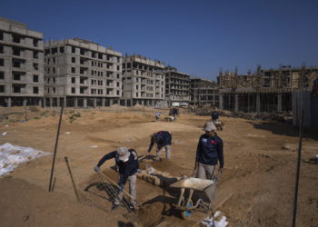 Hallan más de 60 tumbas en un cementerio de la época romana en Gaza