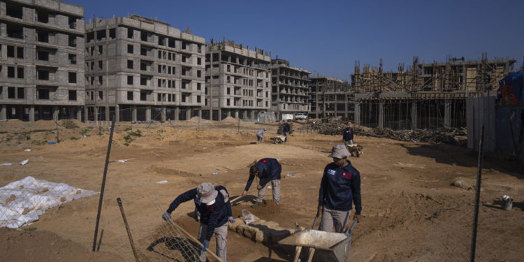 Hallan más de 60 tumbas en un cementerio de la época romana en Gaza