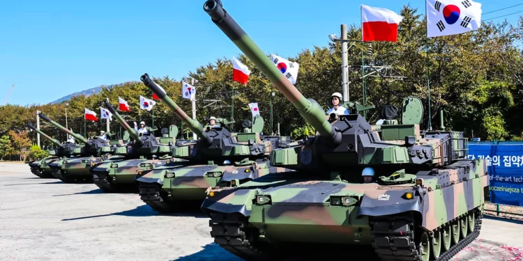 Corea del Sur entrega el primer lote de tanques Black Panther y obuses K-9 a Polonia