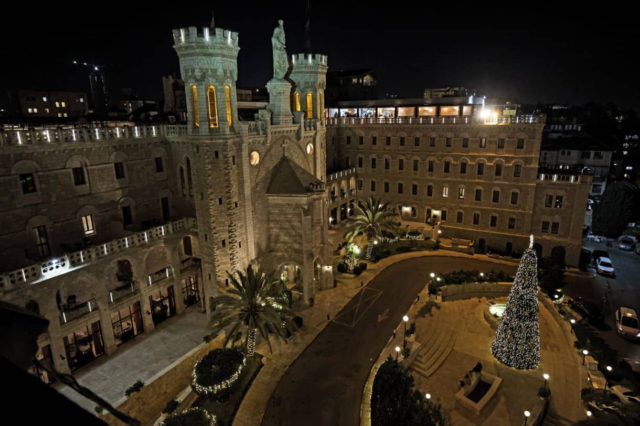 Árbol de navidad en la Ciudad Vieja de Jerusalén