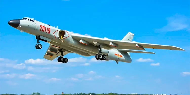 Conozca el bombardero H-6 de China: construido con ADN ruso