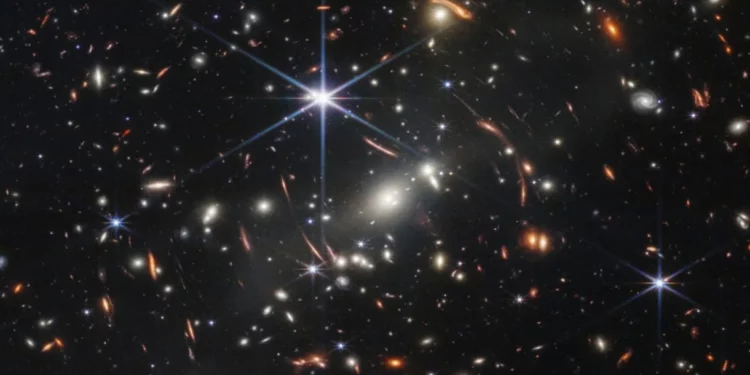 ¿Por qué las estrellas tienen picos en las imágenes del telescopio James Webb de la NASA?