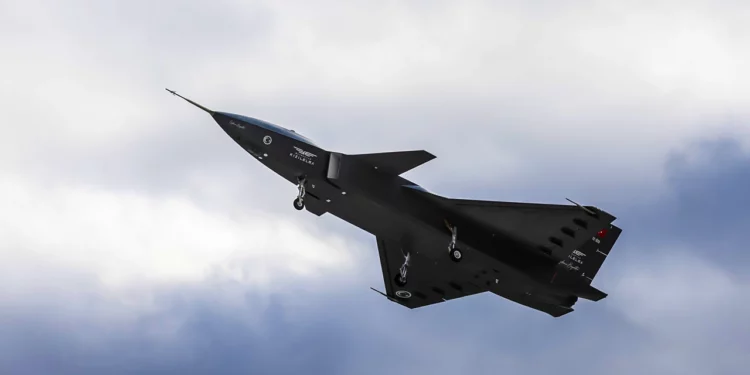 Avión de combate no tripulado turco realiza su primer vuelo