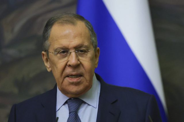 Rusia dice que Ucrania debe “desnazificarse y desmilitarizarse” o seguirá la guerra
