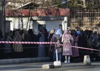 Los talibanes prohíben la educación universitaria a las mujeres afganas