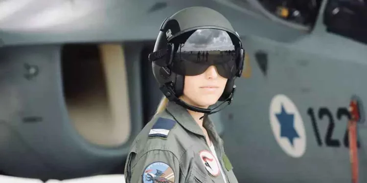 Dos mujeres se gradúan en el prestigioso curso de piloto de la Fuerza Aérea de Israel