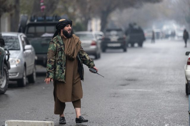 Los talibanes prohíben la educación universitaria a las mujeres afganas