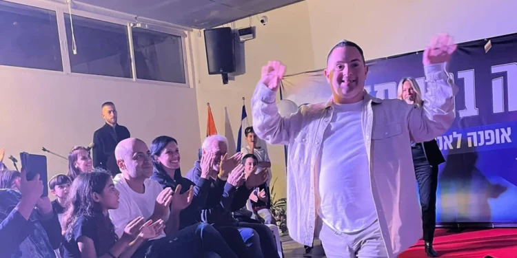 Israelíes con discapacidad muestran su estilo en el desfile de moda de Kfar Saba