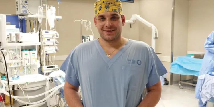 Un médico brasileño revoluciona la cirugía de columna vertebral en Israel