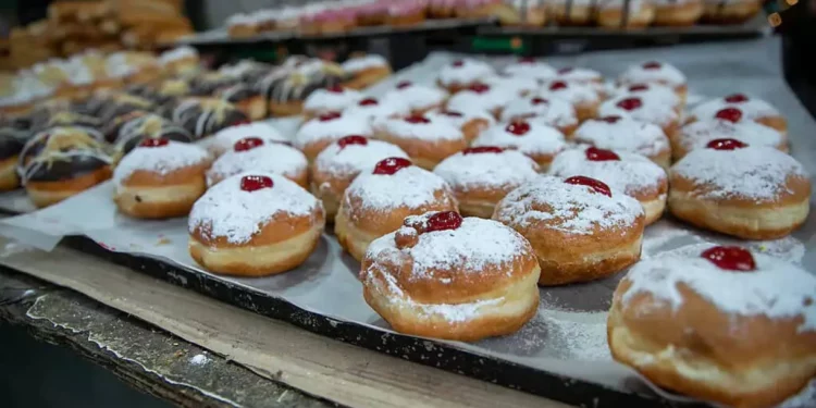 Muere un israelí al atragantarse con un donut de Janucá