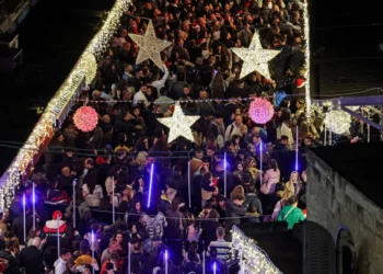 Árbol de navidad en la Ciudad Vieja de Jerusalén